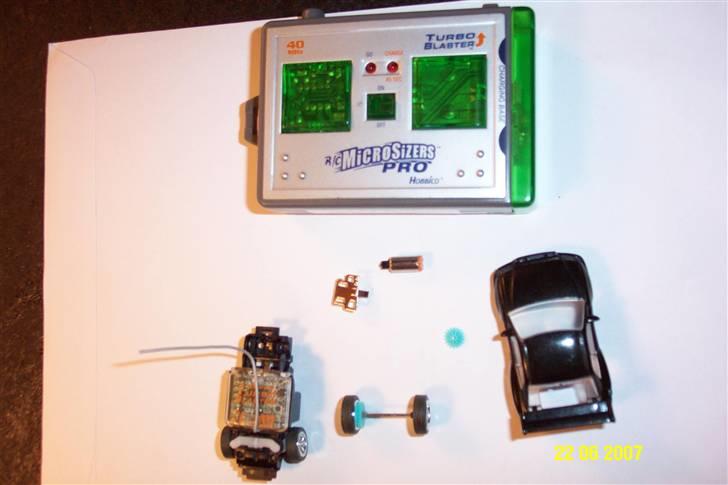 Bil Microsizer- NissanSkyline - Bilen skilt ad. Fra Højre: Kaross, Racing gear ;), Motor, Motorholder, baghjul og bilen :) billede 4