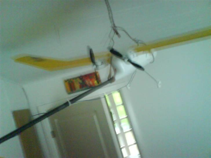 Fly F-360 Gået i stykker - UNDSKYLD KVALITETEN billede 1