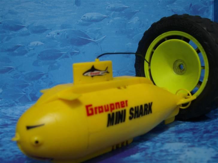 Båd U Båd Graupner mini shark - Størrelse i forhold til et dæk fra 1/10 model. billede 4