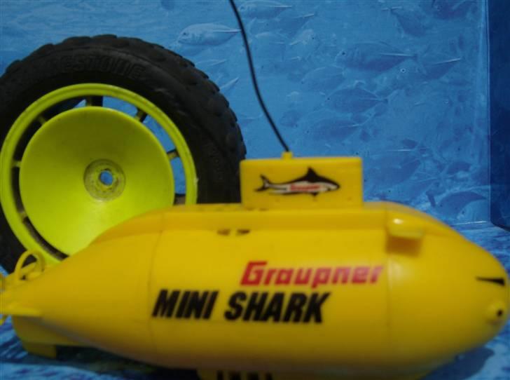 Båd U Båd Graupner mini shark - Størrelse i forhold til et dæk fra 1/10 model. billede 5