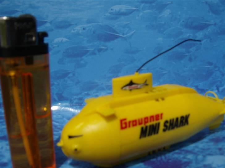 Båd U Båd Graupner mini shark - Størrelse i forhold til en lighter.. billede 7