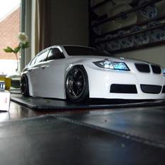Bil bmw 320 e90