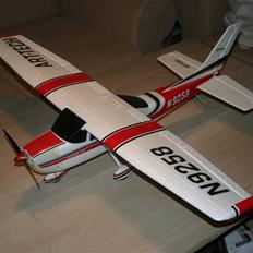 Fly Cessna 182