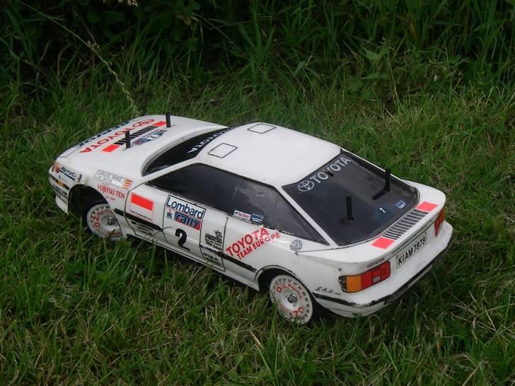 Bil Tamiya Celica TA-01 - Bumperne er gjort så høje som muligt, for at gøre bilen bedre i terræn. billede 3