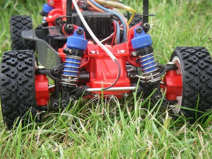 Bil Tamiya Celica TA-01 - Frontbumper afmonteret, da Rally Block dækkene ikke kan være der ellers. billede 13