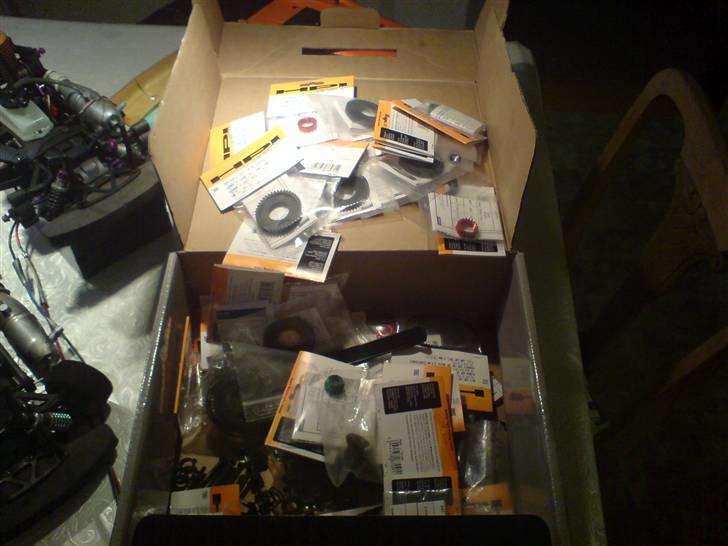 Bil HPI R40 SOLGT - lige lidt reservedele billede 5