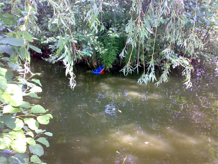 Båd Super Speed boat - ##LORT## så satte den sig fast. men efter en lille svømme tur kom den tilbage igen hehe billede 18