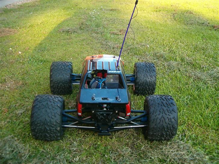 Truck traxxas revo 3.3 SOLGT billede 4