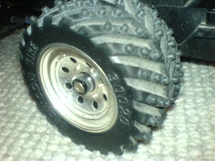 Off-Roader Hitari - dæk med dejlige pikke billede 7