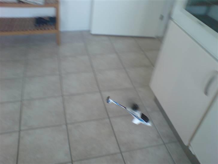 Helikopter Silverlit PicooZ - Svært at flyve med en hånd og tage billede.. hehe billede 7