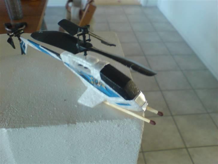 Helikopter Silverlit PicooZ - Prototype kanoner i form af tændstikker, som fungere som vægt i snuden! billede 8