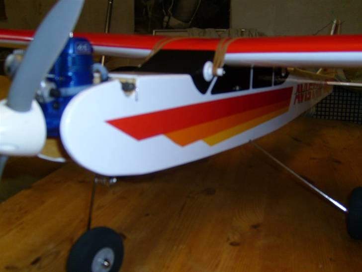 Fly Avistar 40 R.I.P - Der var lavet en lille fordybning til justering af motor billede 7