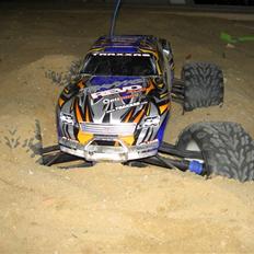 Truck Traxxas REVO 3,3