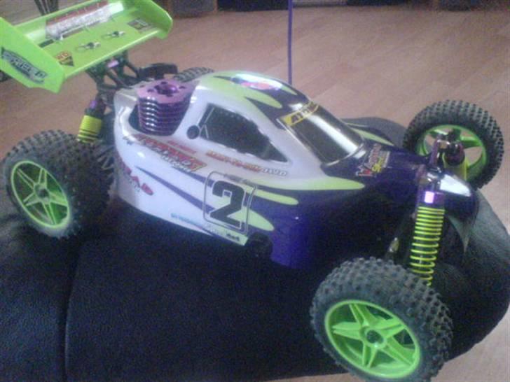 Off-Roader atomic warhead 4x4 nitro - har lige fået den. har malet fælgene sorte.. billede kommer. billede 1