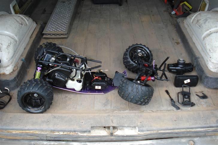 Off-Roader atomic warhead 4x4 nitro - sådan ser en big foot ud når den kysser en beton pillle med 50 60 stykker.. av billede 9