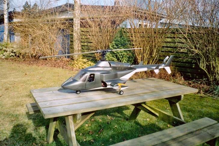 Helikopter Airwolf - Scannet papirbillede af ulven i haven billede 4