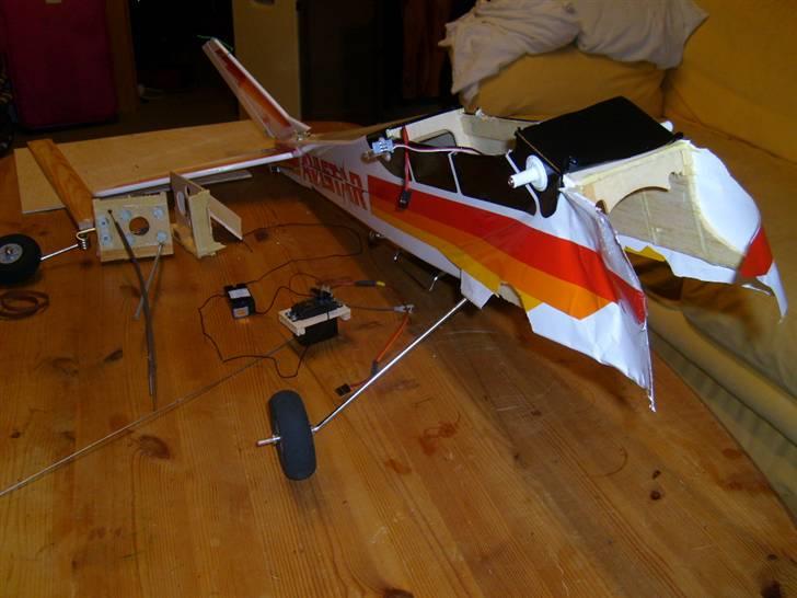 Fly Avistar 40 R.I.P - øv øv sådan går det når man prøver at flyve til Norge og ens modtager batt svigter.    :-(  billede 19