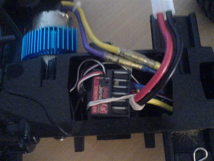 Off-Roader Bonzer Monster Truck XTi - Har lagt motor og receiver om, efter skift af chassis. billede 3