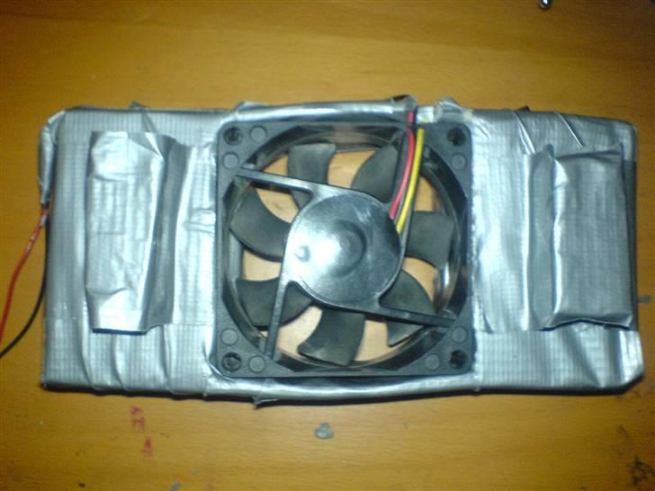 Bil Yokomo SD CGM (solgt) - En hjemmelavet blæser fra en computer, lidt skum og gaffatape. billede 13