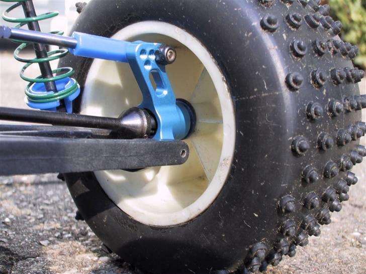 Off-Roader Associated RC10T4FT SOLGT - Har sat de gamle graphit hubs på igen.. For meget slør i disse alu.. billede 9