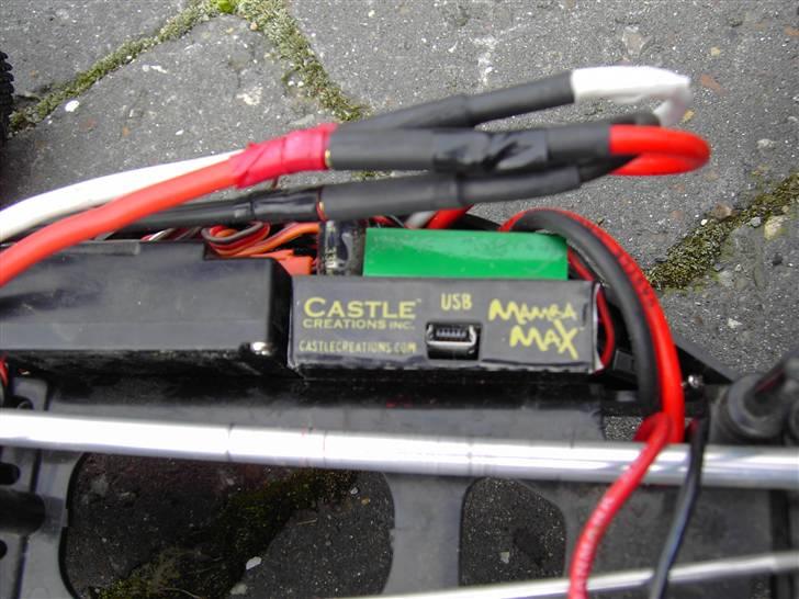 Buggy Tamiya DF-03 Dark Impact - Lækkert med USB-stik til opsætning af ESC billede 8