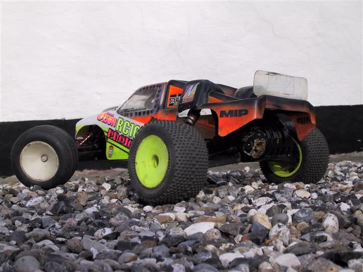 Off-Roader Team Associated RC10T2FT - Den lånte lige nogle dæk fra T4´eren ;) billede 3