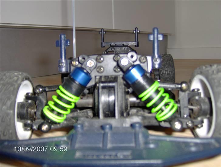 Bil Kyosho PureTen Alpha 3 EP - Suspension. Masser af justeringsmuligheder i de fabriksmonterede oliedæmpere, og i ophængene! billede 5