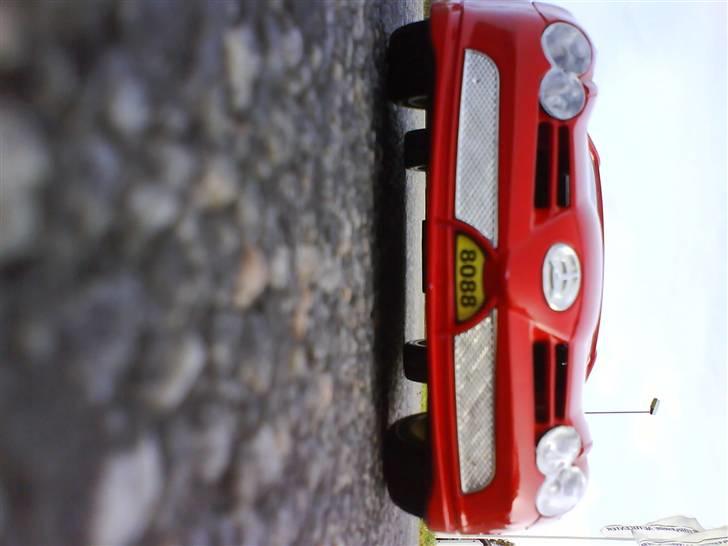 Bil Mercedes SLR McLaren - den er også lidt langt nede forfra. billede 8