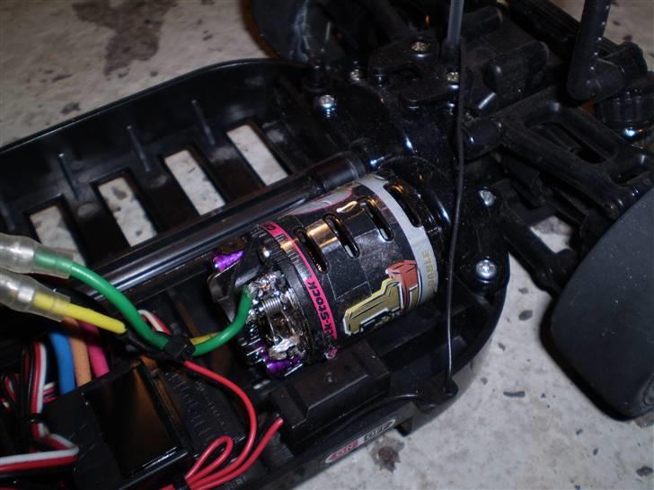 Bil Tamiya TT-01 - Så er den nye motor blevet monteret billede 4