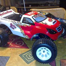 Off-Roader Kyosho Inferno TR 15 stad