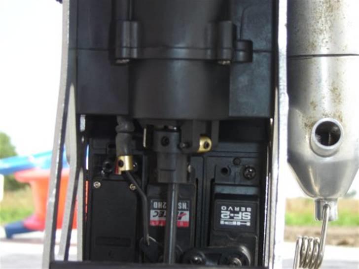 Off-Roader Savage LE - Her kan man se hvordan bakgearet er monteret billede 9