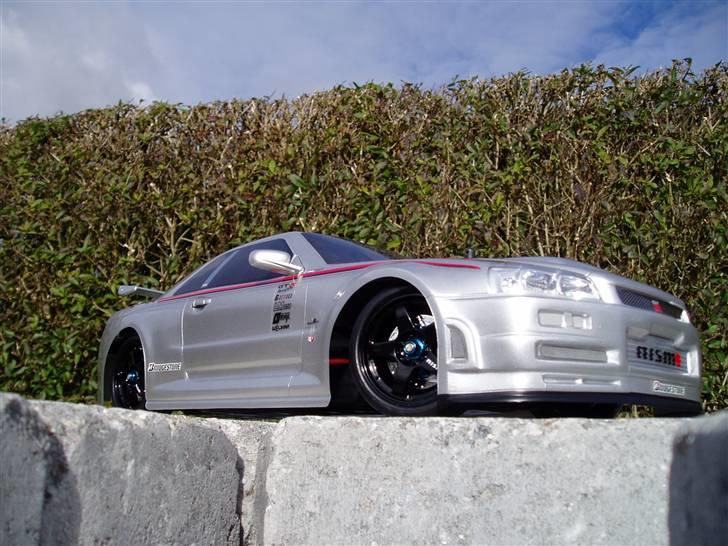 Bil TT-01 Carbon/Alu Edition - Karos farven står godt til de grå fliser billede 4