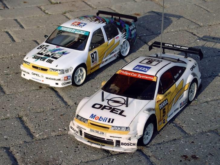 Bil Opel Calibra V6 TA-02 - Calibraen og min Vectra. Samme type lakering, men de kørte ræs en halv verden fra hinanden. billede 12