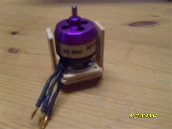 Fly Super Zoom - Måtte lave et nyt motor fondament da det orginale ikke helt passer til denne motor billede 8