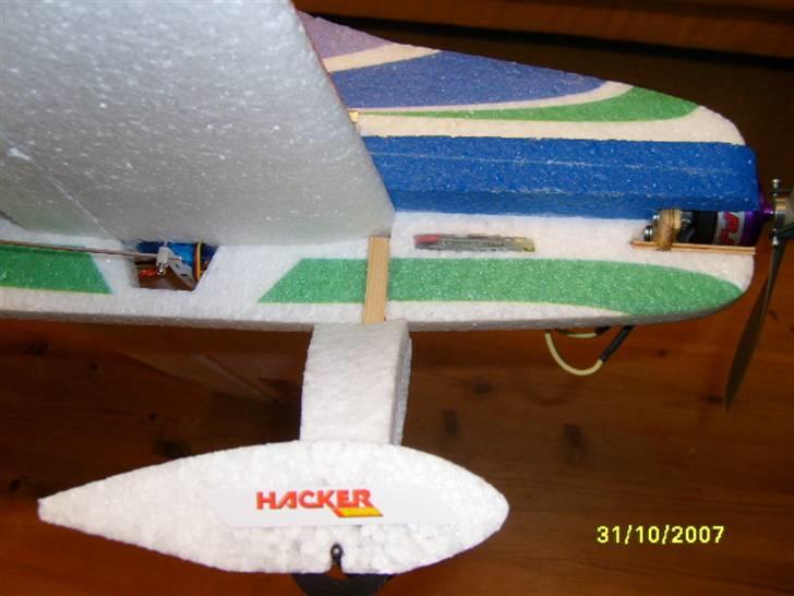 Fly Super Zoom - Tror ikke de hjul holder så den er nok bedst til mave lande hvis der flyves hvor der er lidt højt græs. billede 15