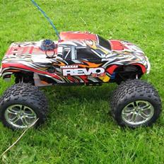 Truck Traxxas Revo 3,3 - Solgt