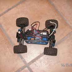 Off-Roader team ae rc18mt
