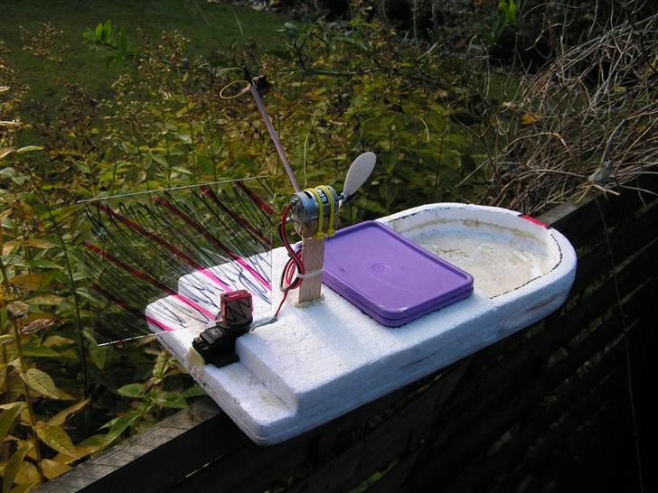 Båd Hjemmelavet "sumpbåd" - Her kan man igen se det manglende flanmingo ;-p billede 17