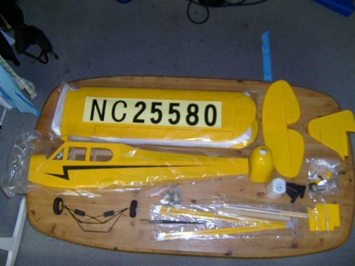 Fly Piper J3-40 R.I.P 2010 - Lige kommet ud af kassen så er der et par timer foran en´ haha billede 3