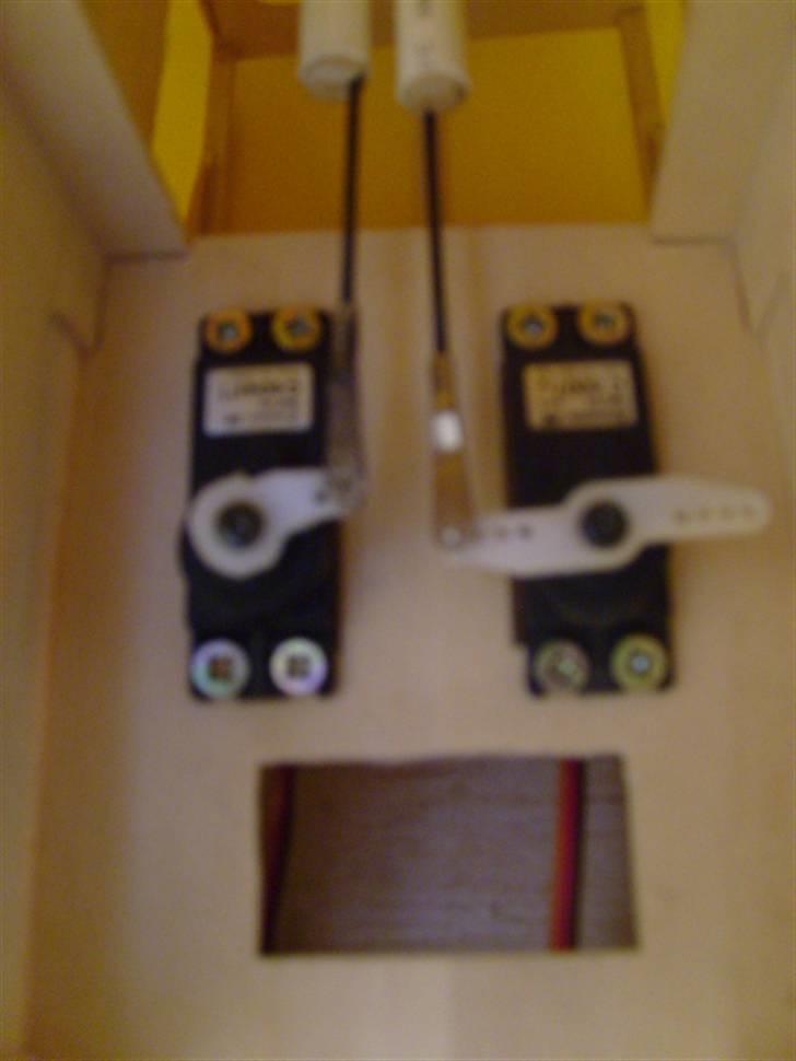 Fly Piper J3-40 R.I.P 2010 - Højde og hale servo billede 7