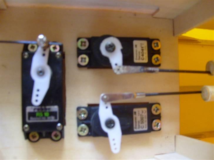 Fly Piper J3-40 R.I.P 2010 - De 3 Servo samt arme billede 15