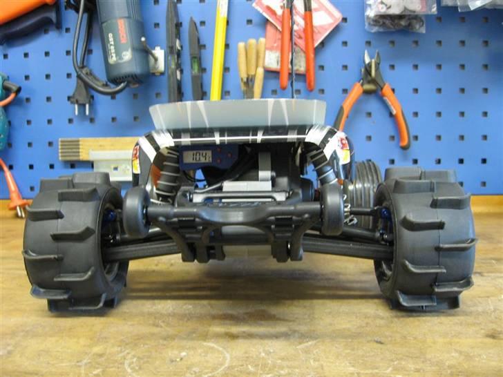 Truck Traxxas Rustler VXL - Jeg har placeret temperaturmåleren oppe under karrossen så man kan se den bagfra billede 3