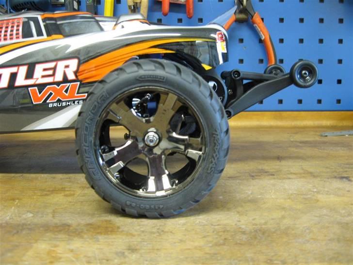 Truck Traxxas Rustler VXL - Wheeliebaren kan ikke undværes! billede 6