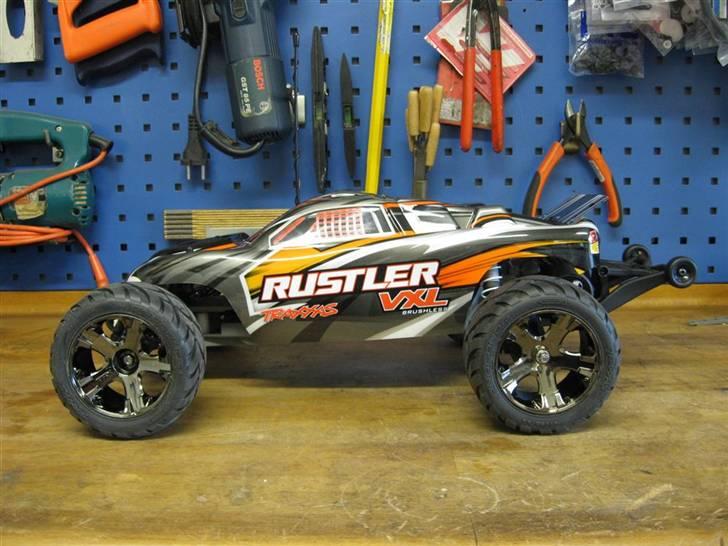 Truck Traxxas Rustler VXL - Her med Anaconda dæk billede 10