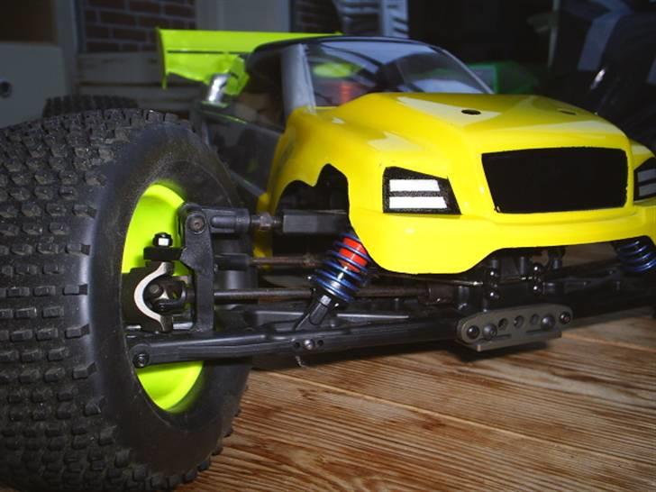 Truck Hong Nor X1crt Pro - Så er den ved at være samlet, bumper mangler dog stadig. billede 10