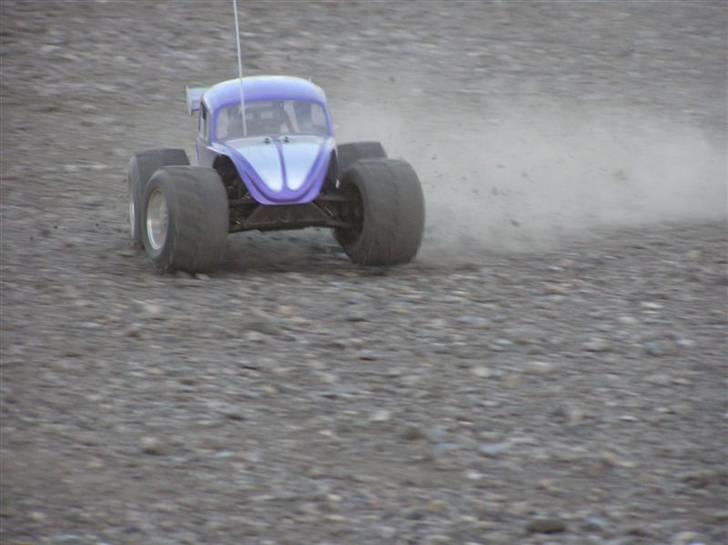 Buggy monster beetle - det er ikke røg ! det er varm grus. ha ha.. billede 1