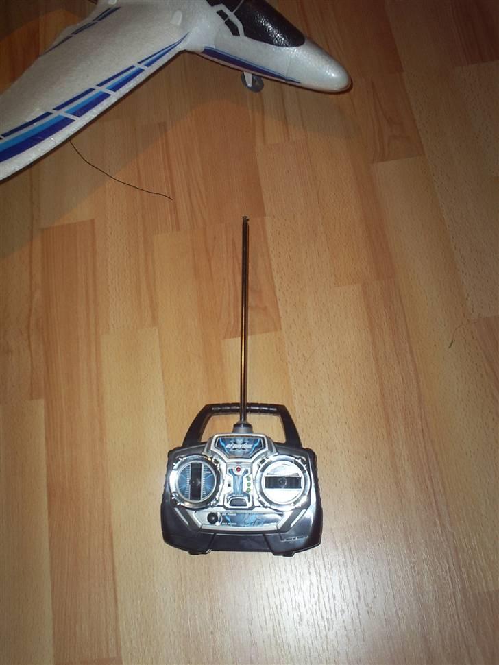 Fly Silverlit X-Plane - Fjernkontrollen. billede 2