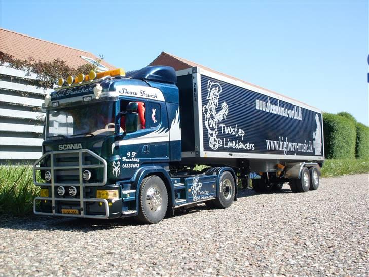 Lastbiler Scania R470 nye billeder - Som den ser ud, og står på hylden den dag idag, med trailer lakeret i samme farve som bilen, og med samme reklamer ;-) billede 1