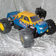 Bil HSP Tornado 1:8  SOLGT