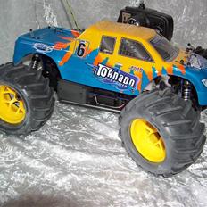 Bil HSP Tornado 1:8  SOLGT